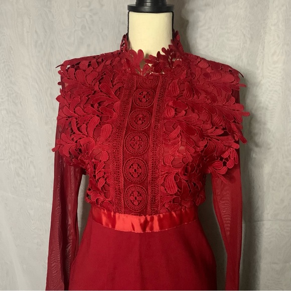 Red dress midi with sheer top - Picture 3 of 9